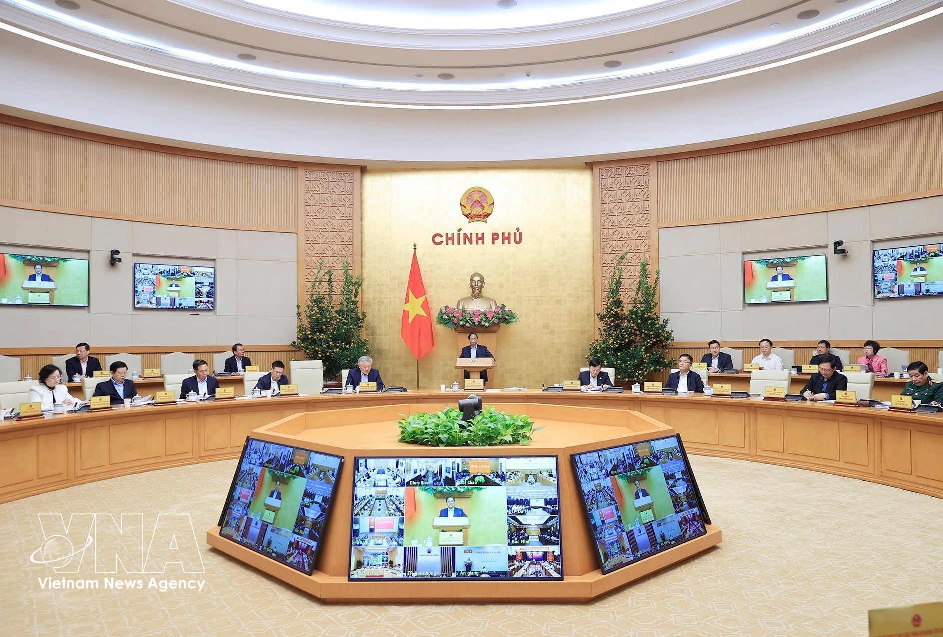 An overview of the Government’s regular meeting on March 4. (Photo: VNA)