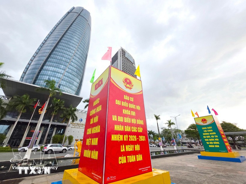 Banners are prominently displayed in the centre of Da Nang as part of communications efforts for the election of deputies to the 16th National Assembly and People’s Councils at all levels for the 2026–2031 tenure. (Photo: VNA)