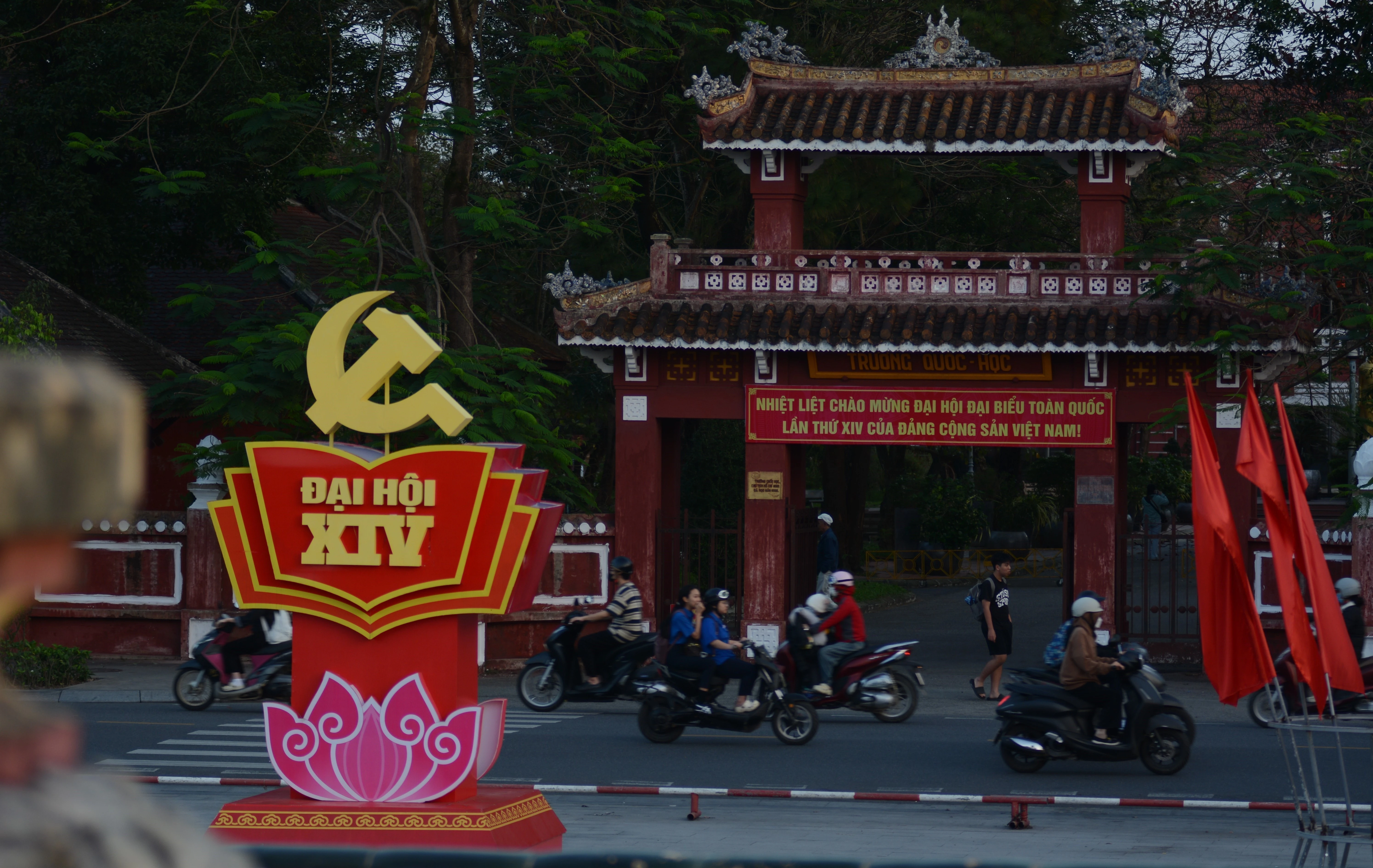 Banners and decorations welcoming the 14th National Congress of the Communist Party of Vietnam are displayed at the central park in Hue city. (Photo: VNA)