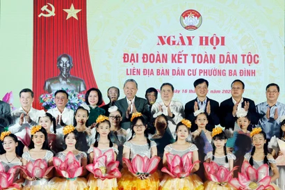 Leaders join great national unity festival in Hanoi