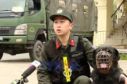 Mobile police on duty in bitter winter