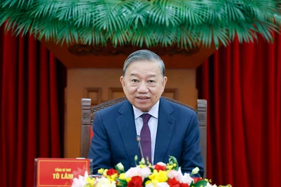 Russian President congratulates Vietnamese Party leader during phone talks