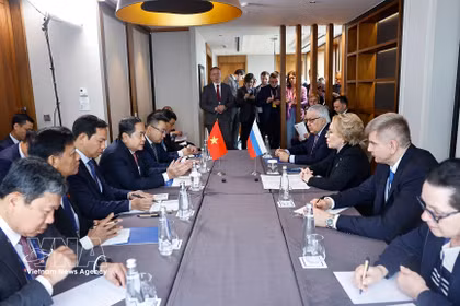 The meeting between Chairman of the Vietnamese National Assembly Tran Thanh Man and Speaker of the Federation Council of Russia’s Federal Assembly Valentina Matviyenko in Istanbul, Türkiye, on April 17 (Photo: VNA)