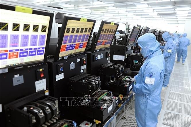 A production line for camera modules and electronic components at the factory of MCNEX VINA Co. Ltd, a Republic of Korean-invested company in Phuc Son Industrial Park, Ninh Binh province. (Photo: VNA)