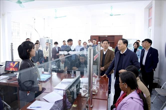 Secretary of the Party Committee of Lai Chau province Le Minh Ngan inspects two-tier local administration model (Photo: VNA)