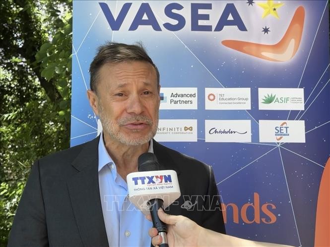 Andrew Goledzinowski, former Australian Ambassador to Vietnam from 2022 to 2024, in an interview with a Vietnam News Agency correspondent in Australia. (Photo: VNA)