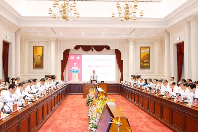 Top leader calls for measurable progress in institutional perfection