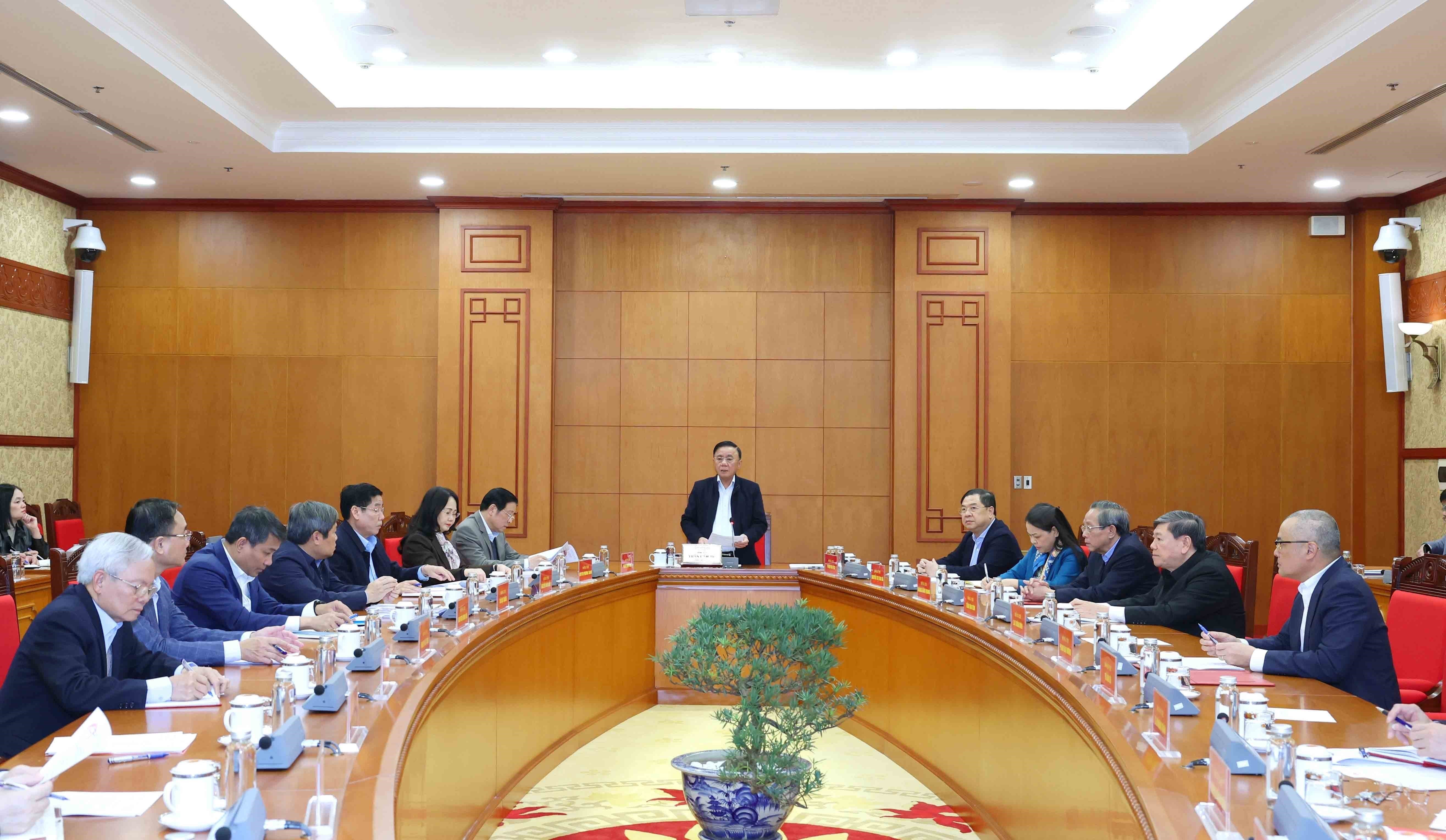 Politburo member and Standing Member of the Party Central Committee’s Secretariat Tran Cam Tu chairs a working session with the Party Central Committee Office and relevant agencies to review preparations for the 14th National Party Congress. (Photo: VNA)