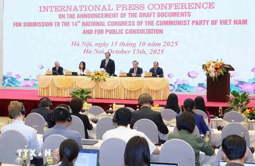 At an international conference to introduce the draft documents for the 14th National Party Congress. (Photo: VNA)