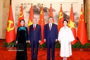 Party General Secretary and State President To Lam, his Chinese counterpart Xi Jinping and their spouses in a joint photo in Beijing on April 15, 2026. (Photo: VNA) 