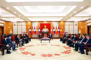 The meeting between General Secretary of the Communist Party of Vietnam Central Committee and State President To Lam and Lao Prime Minister Sonexay Siphandone in Hanoi on June 9, 2026. (Photo: VNA)