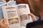 A handbook on combating fake news and misinformation on the Internet (Photo: VNA)