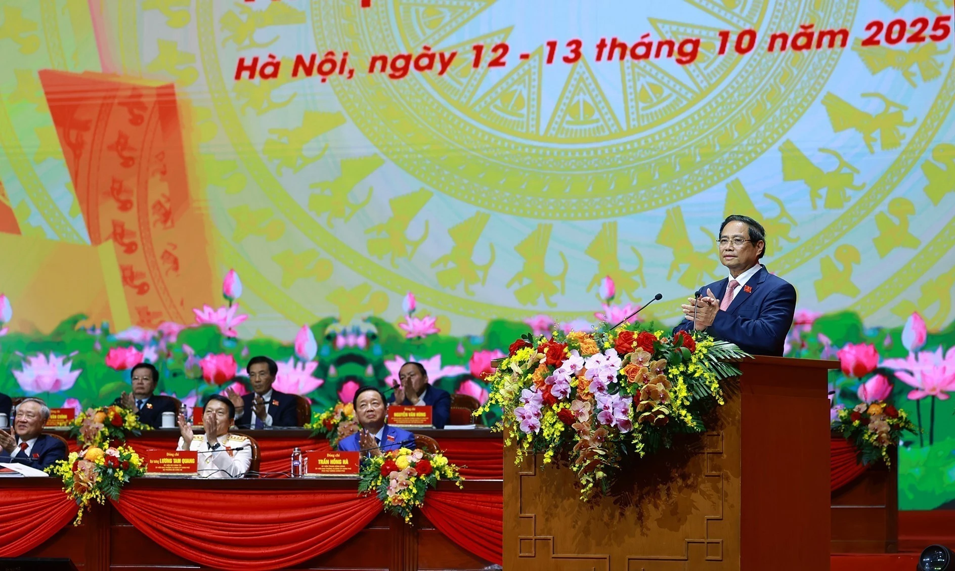 Prime Minister Pham Minh Chinh addresses the closing session of the first Government Party Congress (Photo: VNA)
