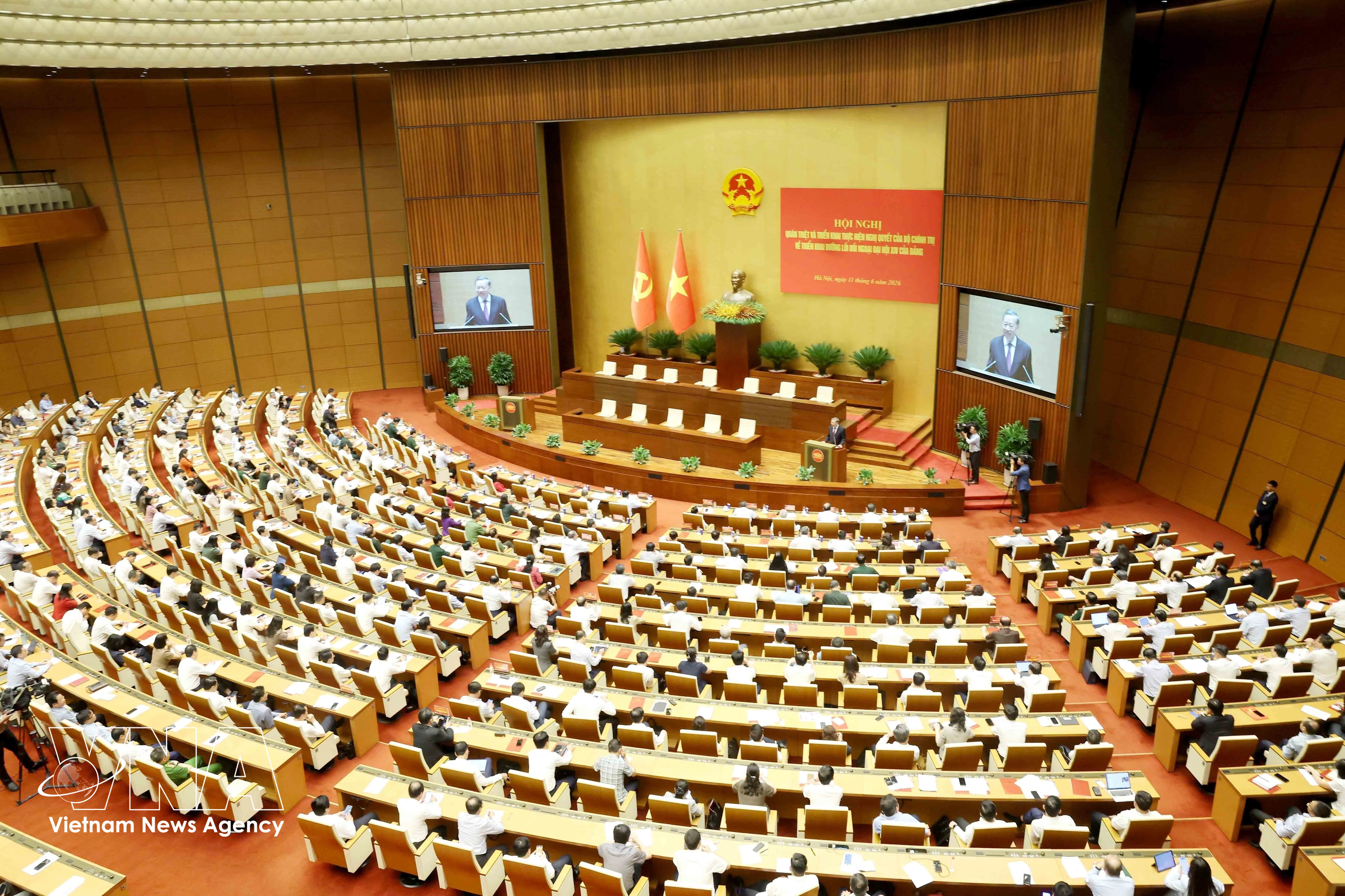 Delegates attend a conference to disseminate and implement the Politburo’s Resolution on carrying out the foreign policy orientations set forth by the 14th National Party Congress. (Photo: VNA)