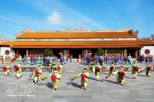 A reenactment of the Nguyen Dynasty’s Lunar New Year Grand Royal Audience ceremony at Thai Hoa Palace in the Hue Imperial Citadel. (Photo: VNA) 