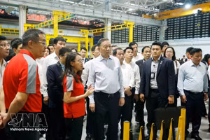 Top Vietnamese leader visits technology, rail test facilities in Singapore 