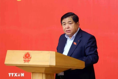 Deputy Prime Minister Nguyen Chi Dung addresses a conference on December 10 to roll out the Resolution of the first Congress of the Government Party Committee for the 2025–2030 term. (Photo: VNA)