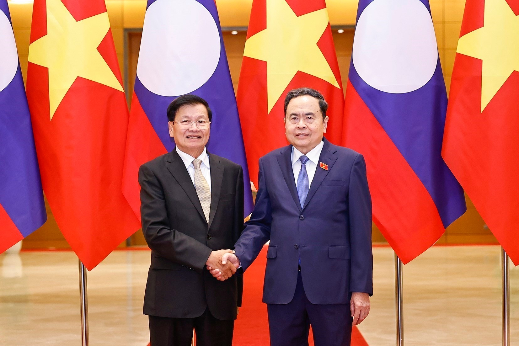 Chairman of the Vietnamese National Assembly Tran Thanh Man (right) meets with Party General Secretary and President of Laos Thongloun Sisoulith in Hanoi on January 26, 2026. (Photo: VNA)