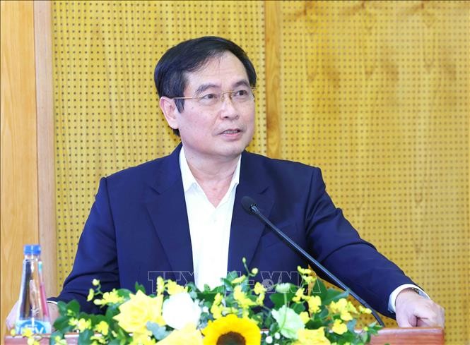 Vice Chairman of the Party Central Committee's Commission for Information, Education and Mass Mobilisation Phan Xuan Thuy speaks at the press training conference in Hanoi on December 30. (Photo: VNA)