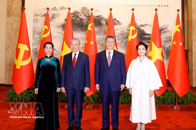 Grand welcome ceremony for Party chief, State President To Lam in China