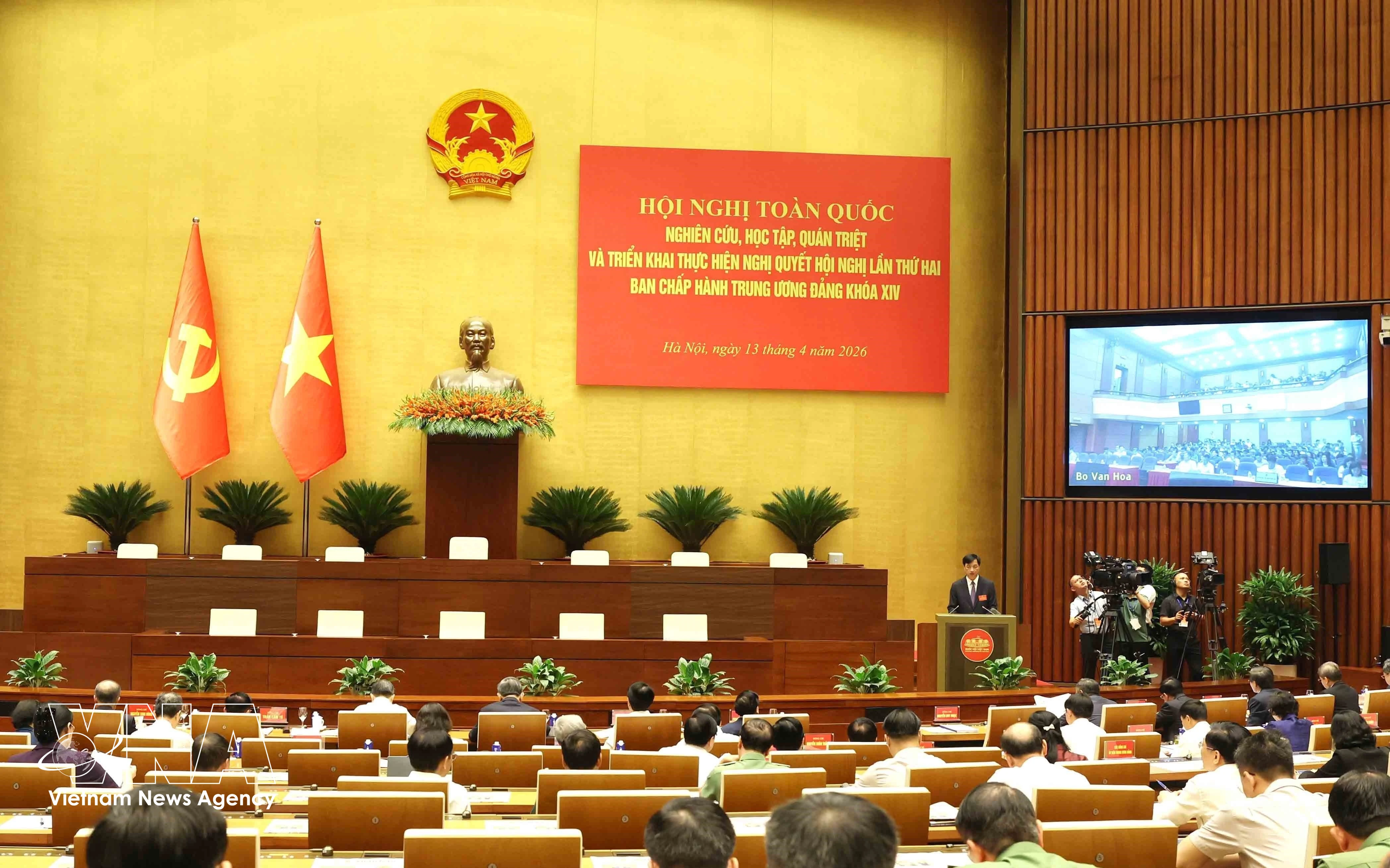 The national conference held on April 13 to study, disseminate and implement the resolution of the second session of the 14th Party Central Committee (Photo: VNA)