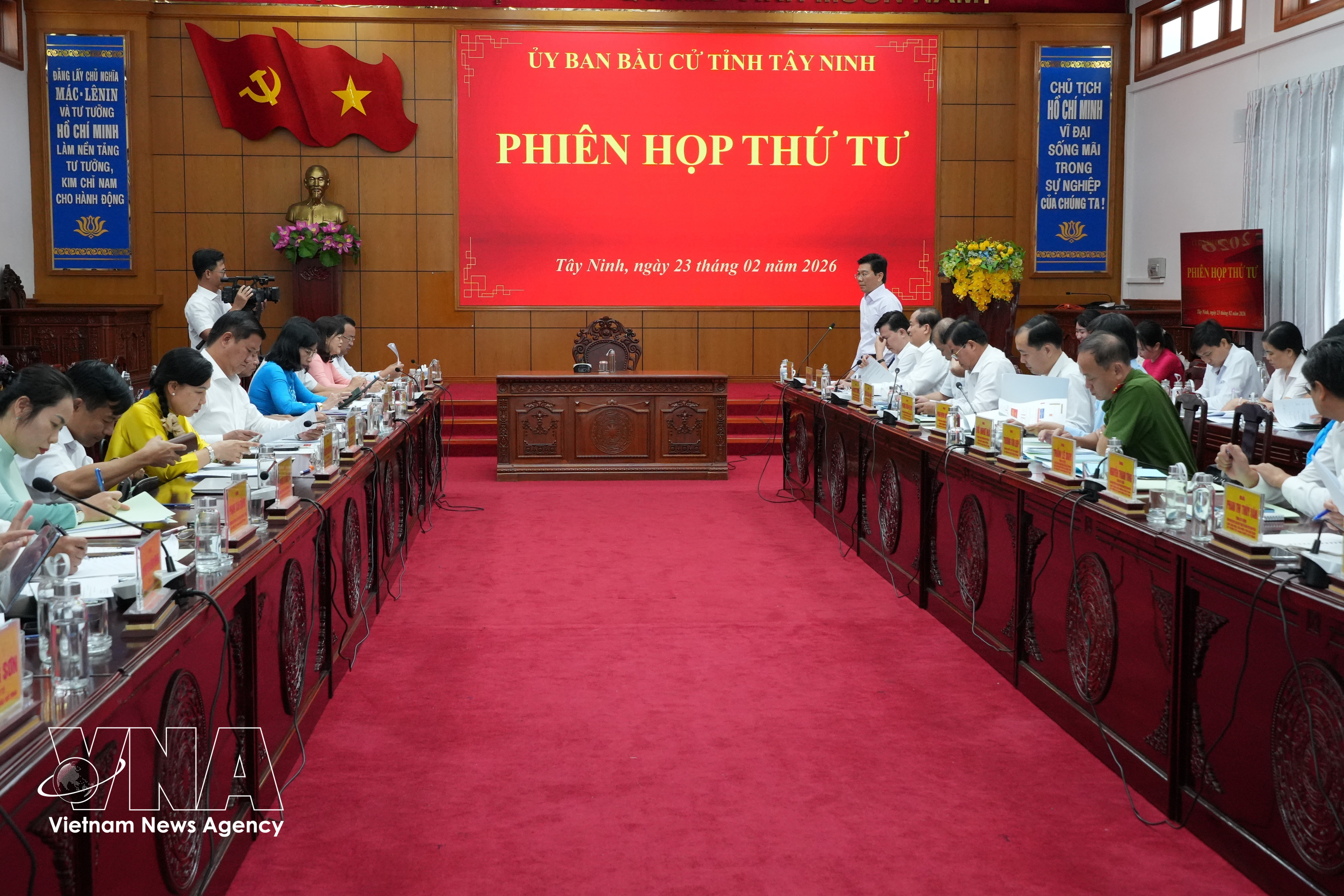 The Election Committee of the southern province of Tay Ninh convenes its fourth meeting on February 23. (Photo: VNA)