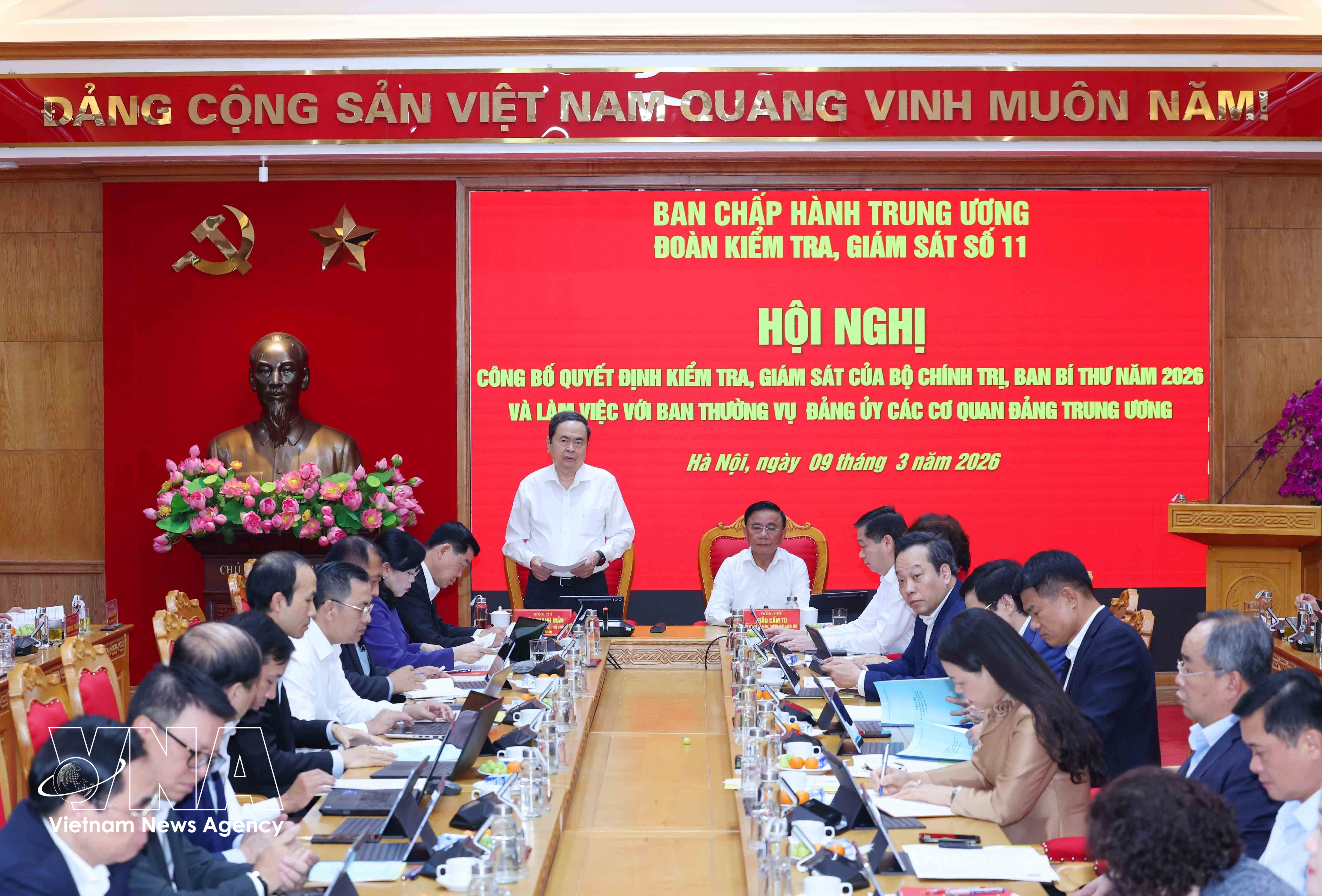 An overview of the conference to announce a decision of the Politburo and the Secretariat. (Photo: VNA)