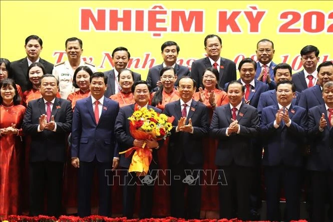 Participants pose for a group photo at the congress (Photo: VNA)