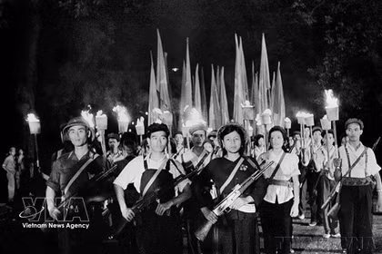 Vietnamese youth steadfast under the Party’s flag