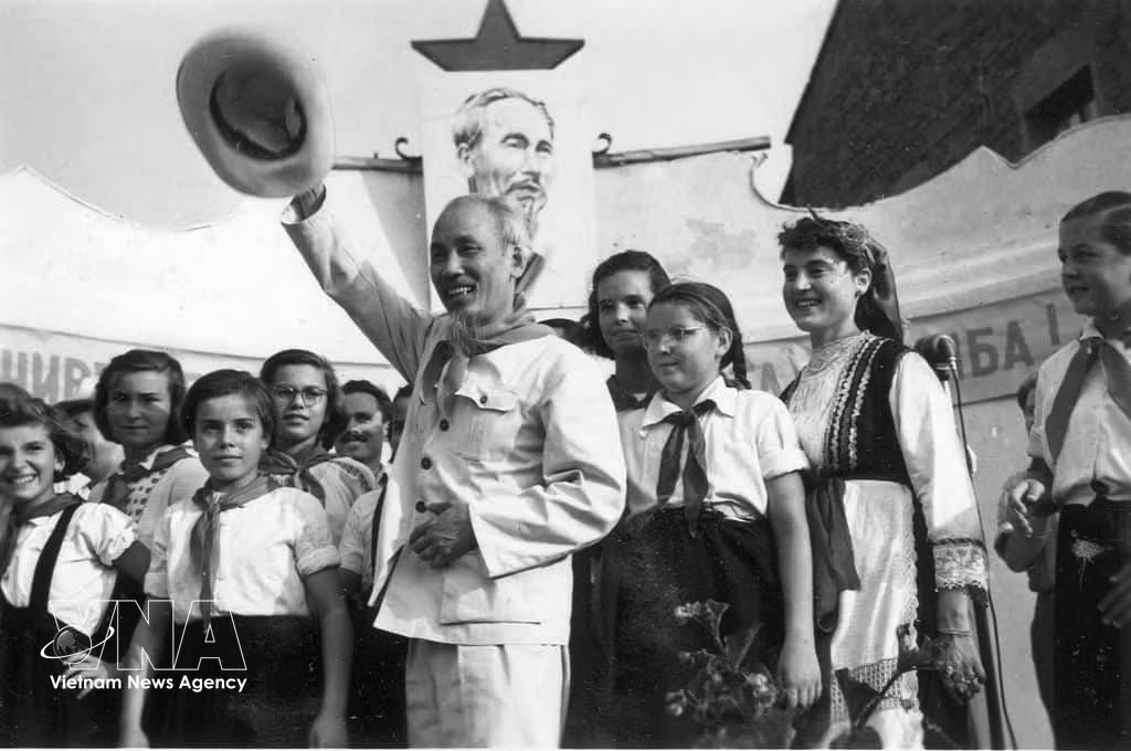 vnanet-01-ngay-sinh-chu-tich-ho-chi-minh-195-bac-ho-mot-tinh-yeu-bao-la-8760827.jpg