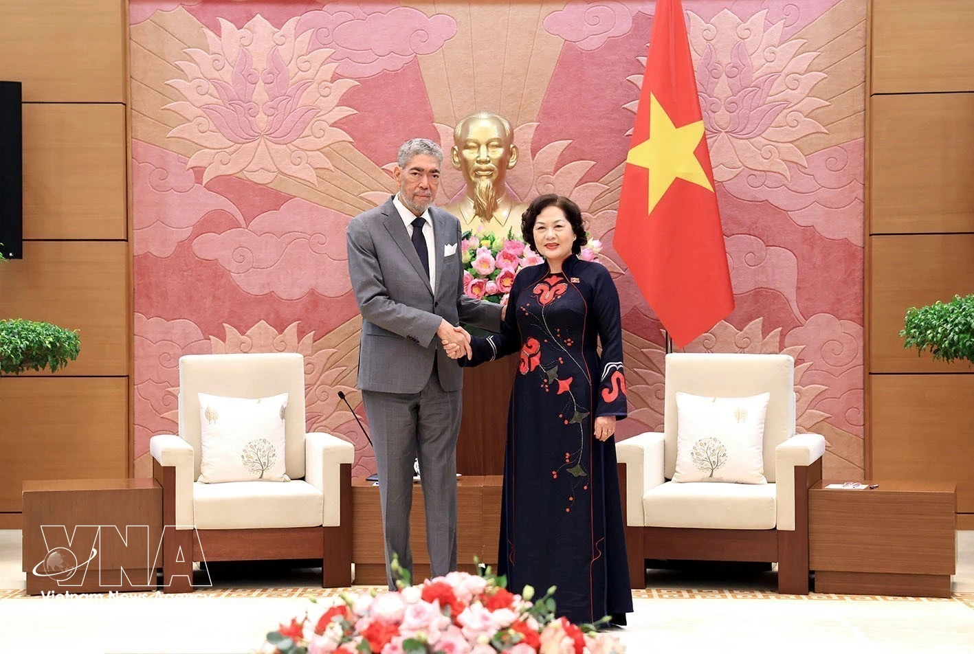 NA Vice President Nguyen Thi Hong meets with General Secretary of the United Left Movement (MIU) of the Dominican Republic Miguel Mejia in Hanoi on October 28, 2026. (Photo: VNA)