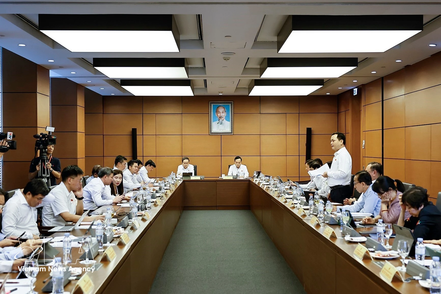 The Ho Chi Minh City NA delegation in a group discussion on three bills related to criminal matters on August 20 (Photo: VNA)