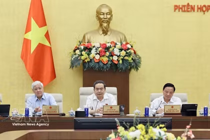 NA President Tran Thanh Man (centre) speaks at the NA Standing Committee's sixth session on September 21. (Photo: VNA)
