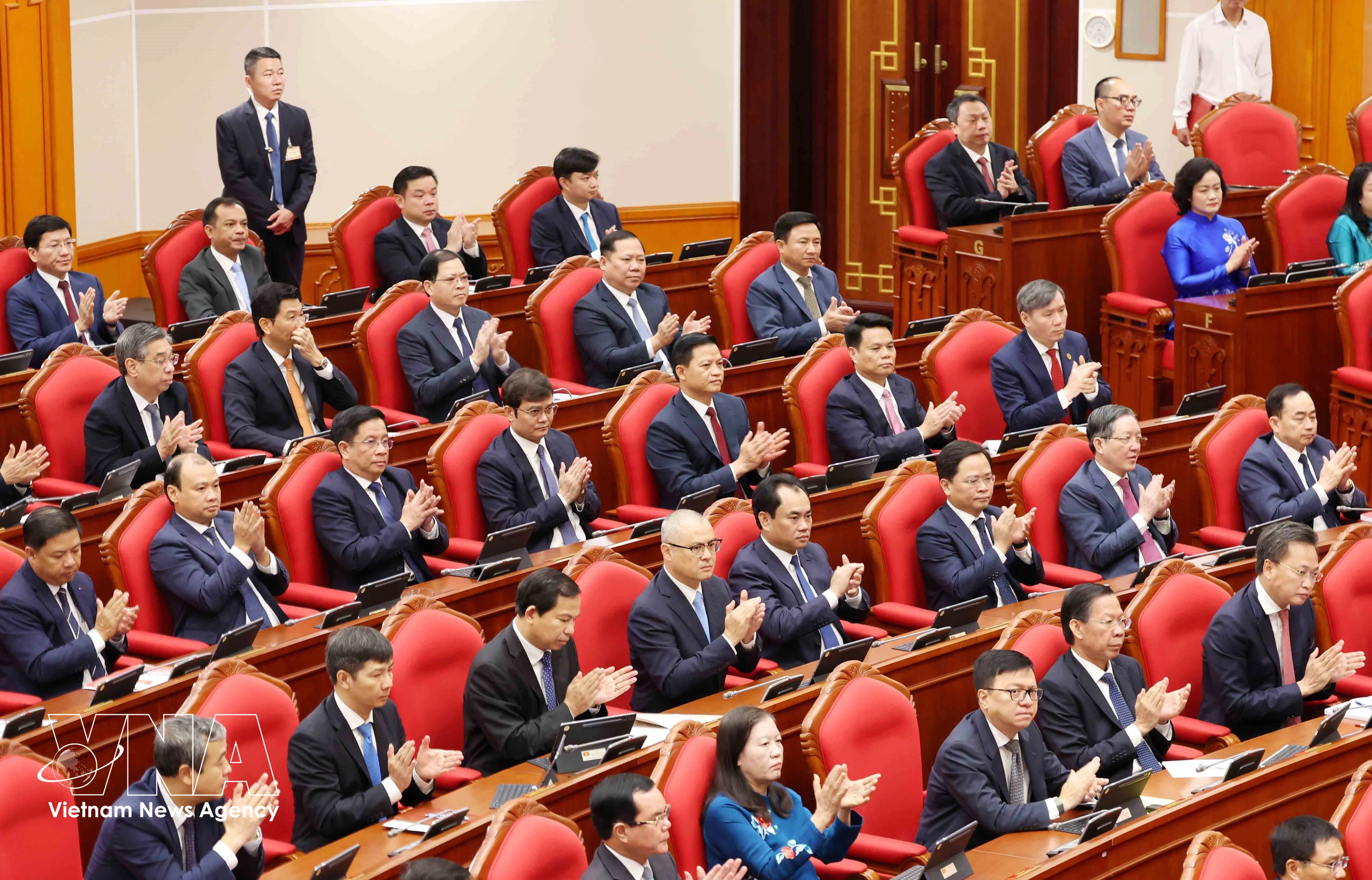 Officials attend the fourth plenum of the 14th Party Central Committee (Photo: VNA) 