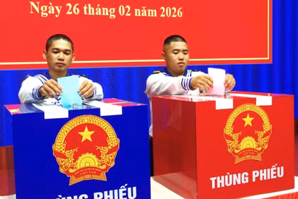 Offshore workers in Ho Chi Minh City take part in early voting
