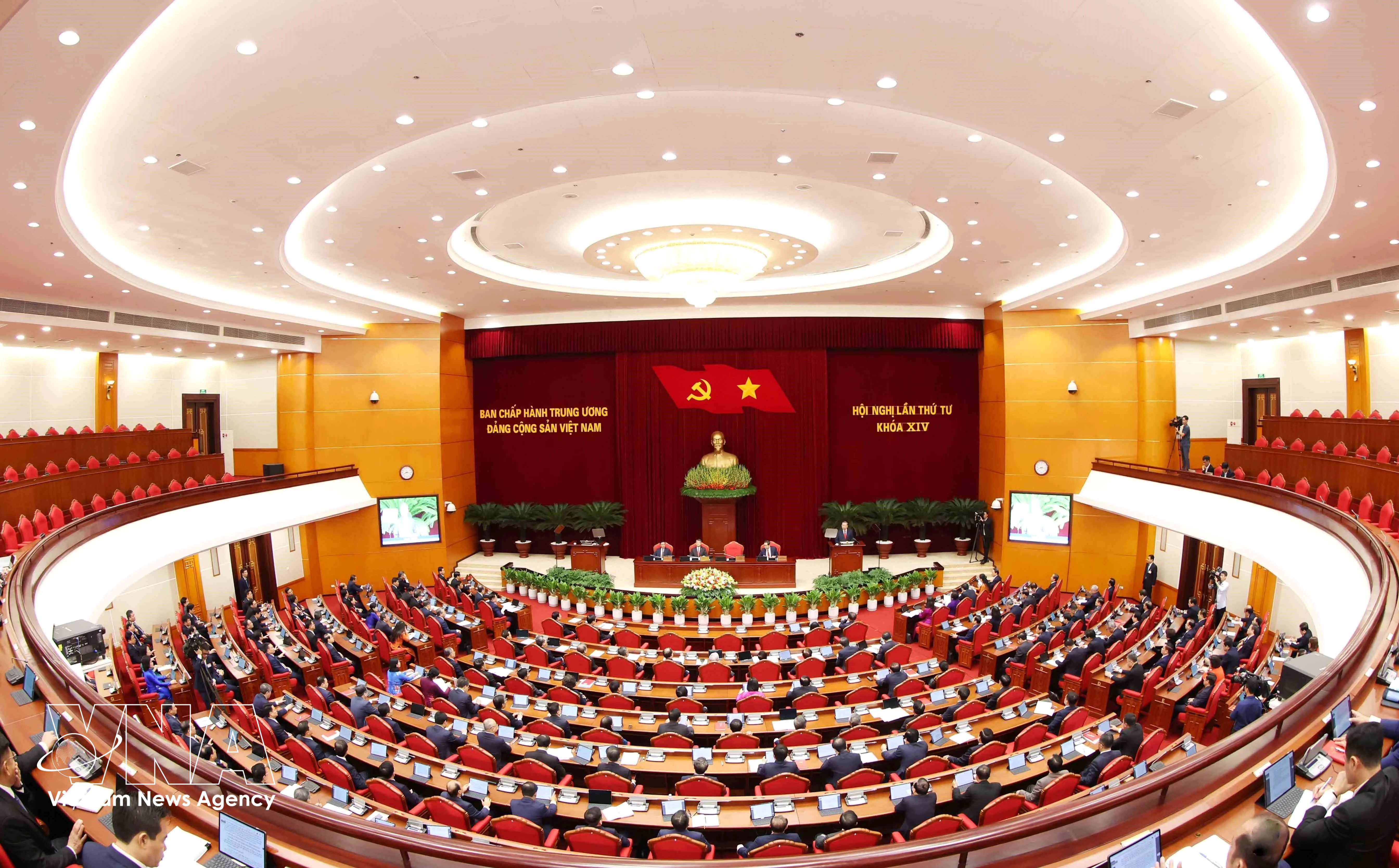 At the 14th CPV Central Committee's fourth plenum. (Photo: VNA)