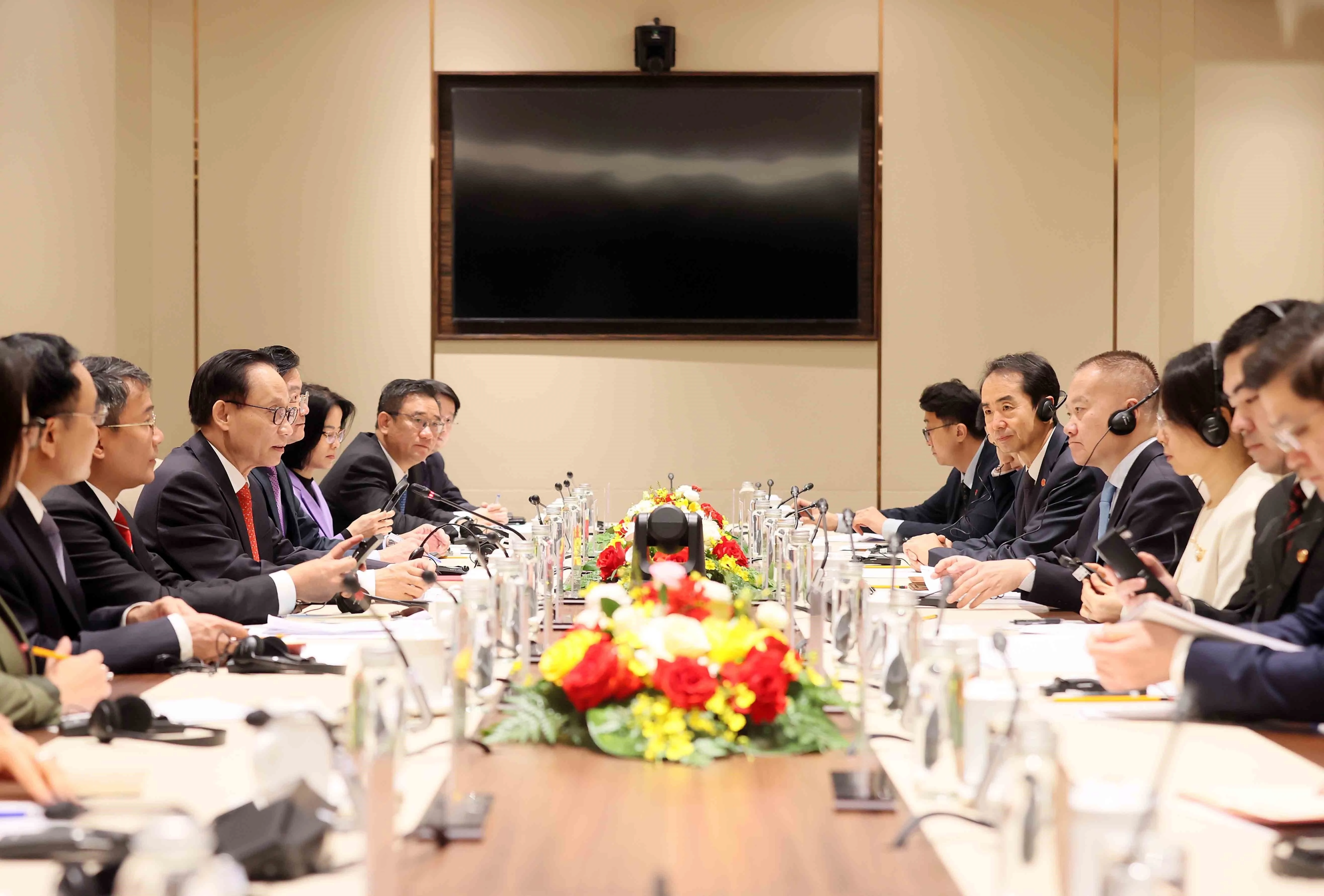 An overview of talks between Politburo member and Minister of Foreign Affairs Le Hoai Trung and Liu Haixing, member of the Communist Party of China (CPC) Central Committee and head of its International Department, and special envoy of CPC General Secretary and President of China Xi Jinping in Hanoi on January 30. (Photo: VNA)