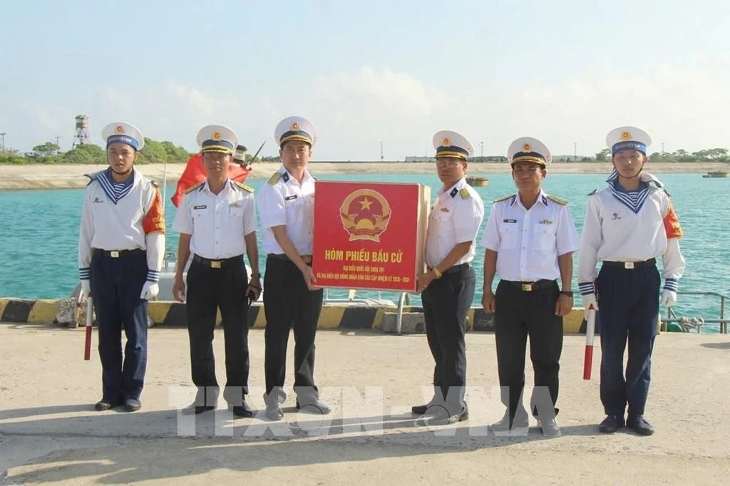The National Election Council has approved early voting at several polling stations in the Truong Sa special zone. (Photo: VNA)