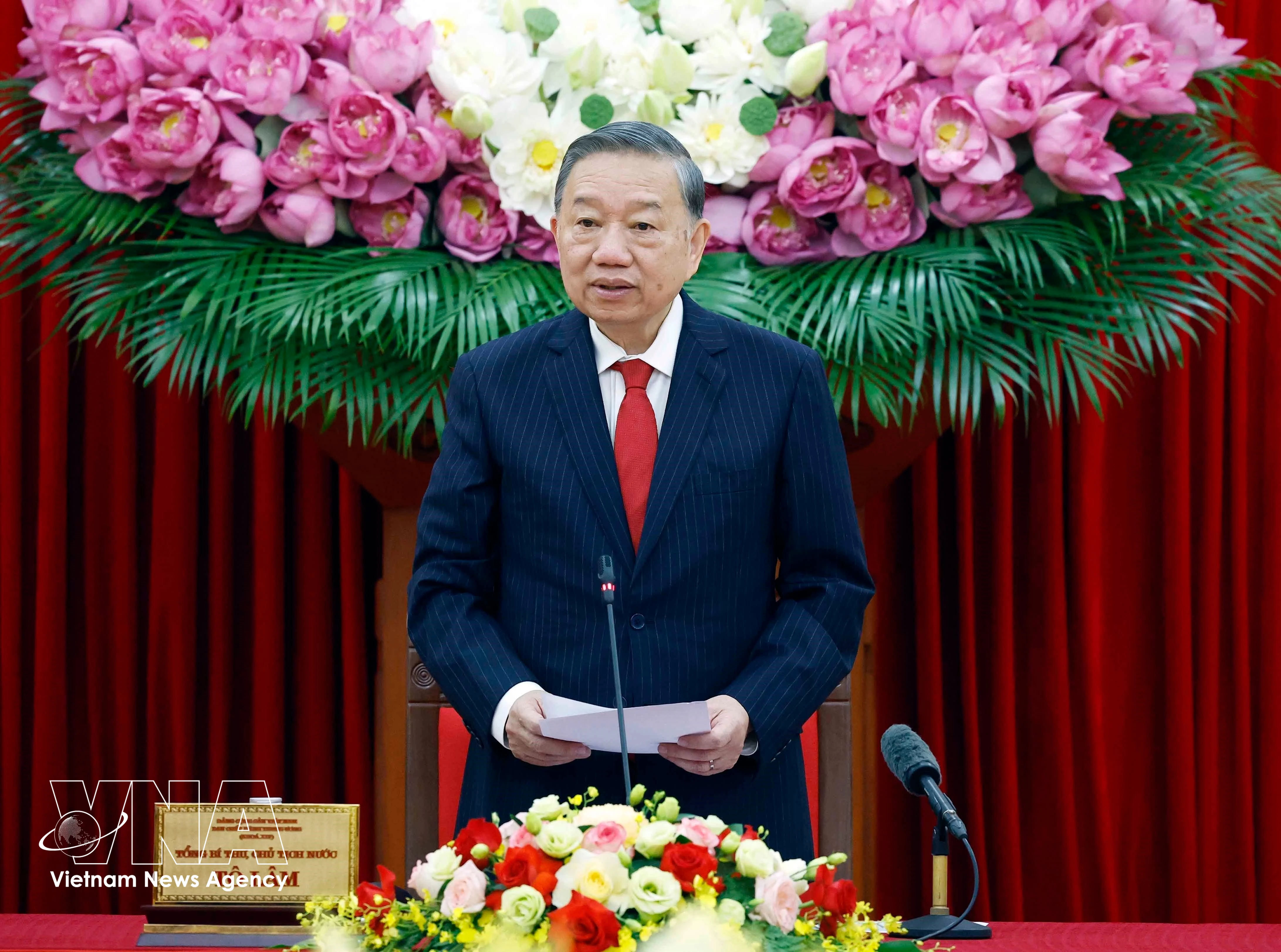 Party General Secretary and State President To Lam speaks at the working session (Photo: VNA)