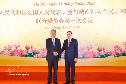 President of the National Assembly Tran Thanh Man (right) and Chairman of the Standing Committee of the National People’s Congress of China Zhao Leji at the first session of the Cooperation Committee between the two legislative bodies in Hanoi on August 31, 2025 (Photo: VNA)