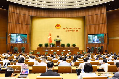 A plenary sitting of the second session of the 16th National Assembly (Photo: VNA)