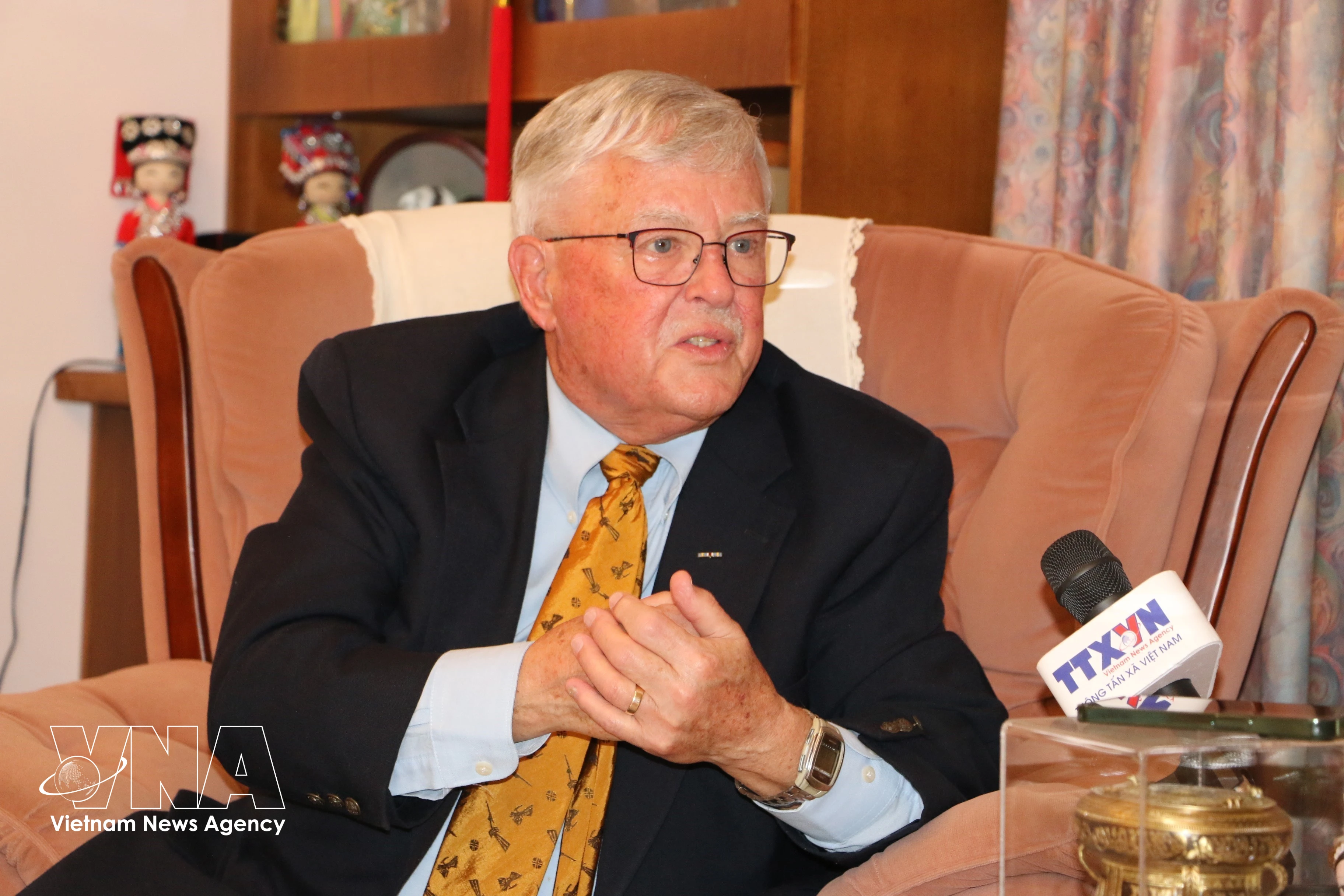 Professor Carl Thayer from the Australian Defence Force Academy at the University of New South Wales speaks to the Vietnam News Agency (VNA)'s resident correspondent in Sydney. (Photo: VNA)