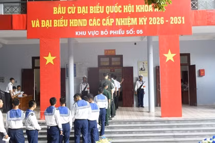 Truong Sa voters cast early ballots for National Assembly, local council elections