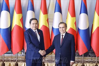 Top Vietnamese and Lao legislators meet in Vientiane