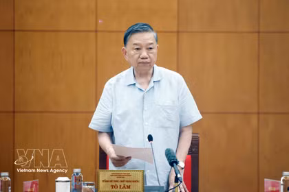 Top leader urges green, self-reliant materials industry